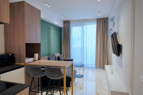 Luxury Skyline Suite Near Center